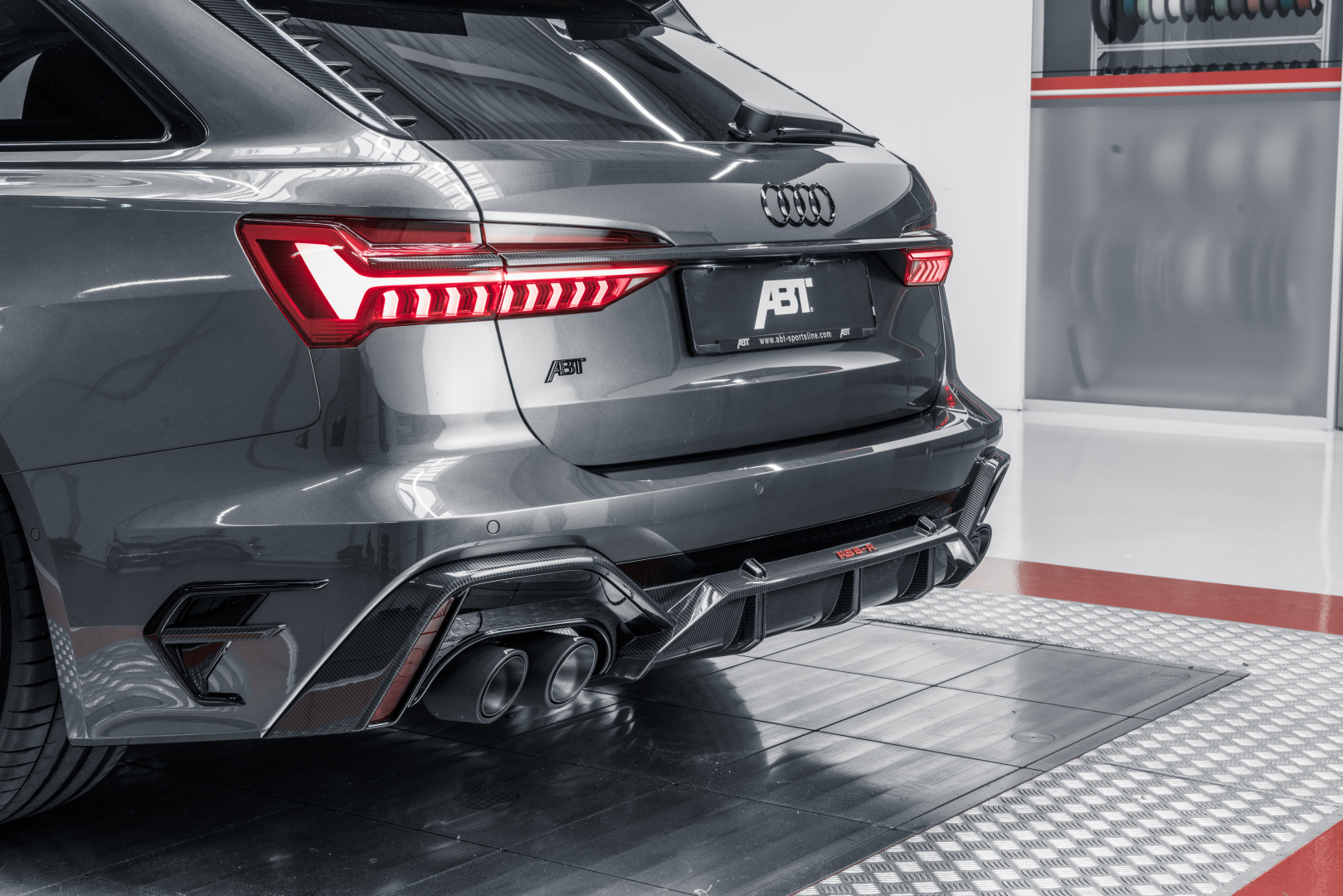 SMALL_ABT_RS6-R_HR22-10