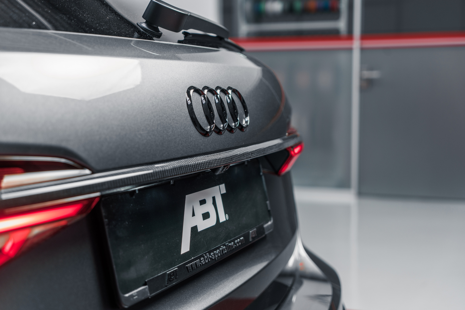 SMALL_ABT_RS6-R_HR22-12