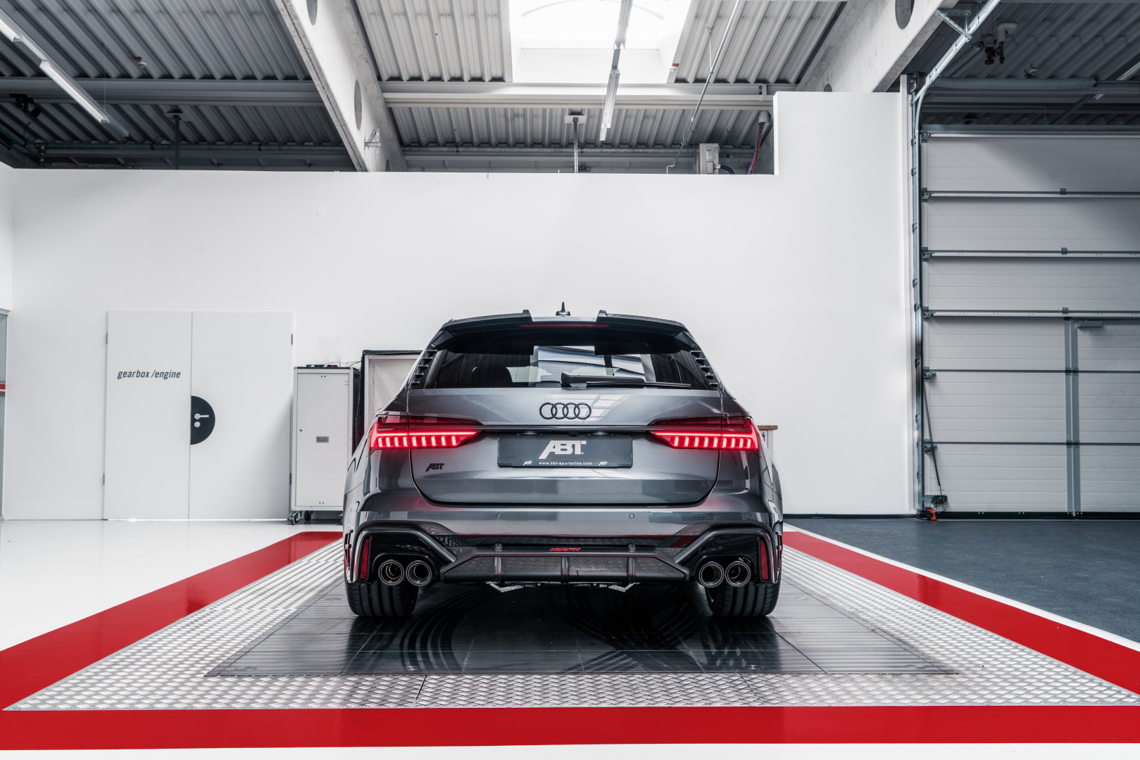 SMALL_ABT_RS6-R_HR22-18