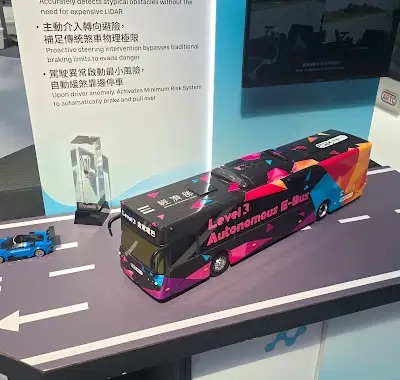 圖說：車輛中心在經濟部產業技術司的支持下，自主研發智慧座艙監控系統之「橫向主動安全系統」(如圖)和「高抗遮蔽之AI駕駛視線追蹤技術」，9月17至19日在《台灣創新技術博覽會》上隆