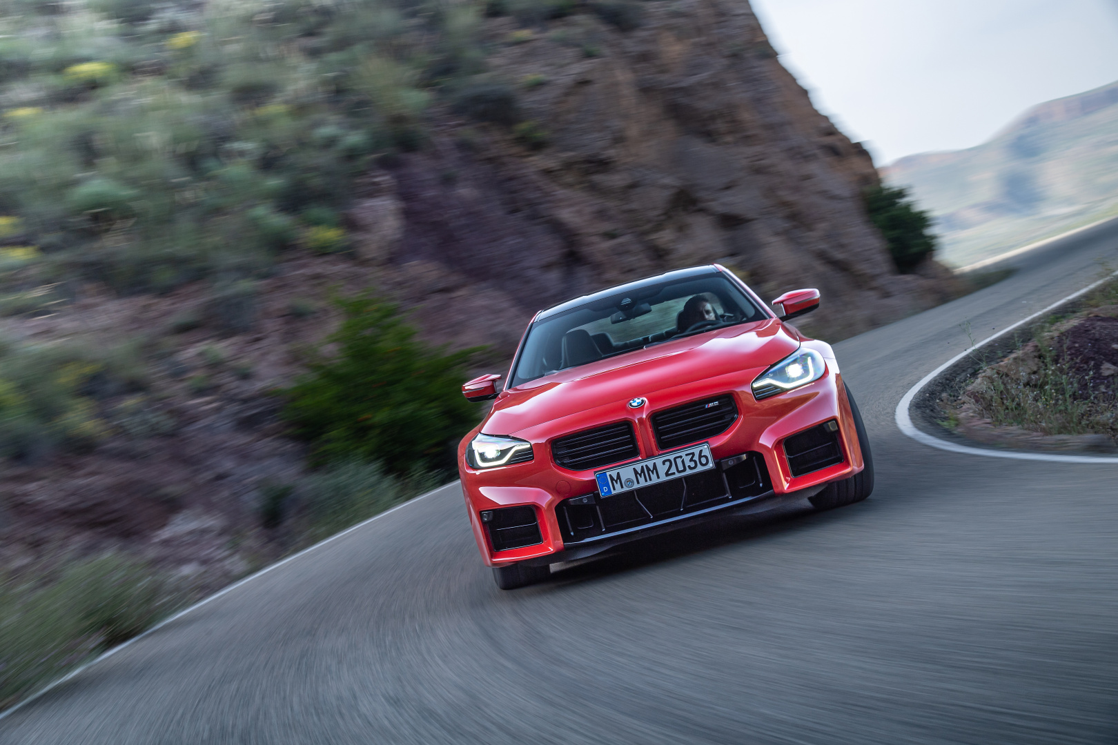 SMALL_P90481888_highRes_the-all-new-bmw-m2-c