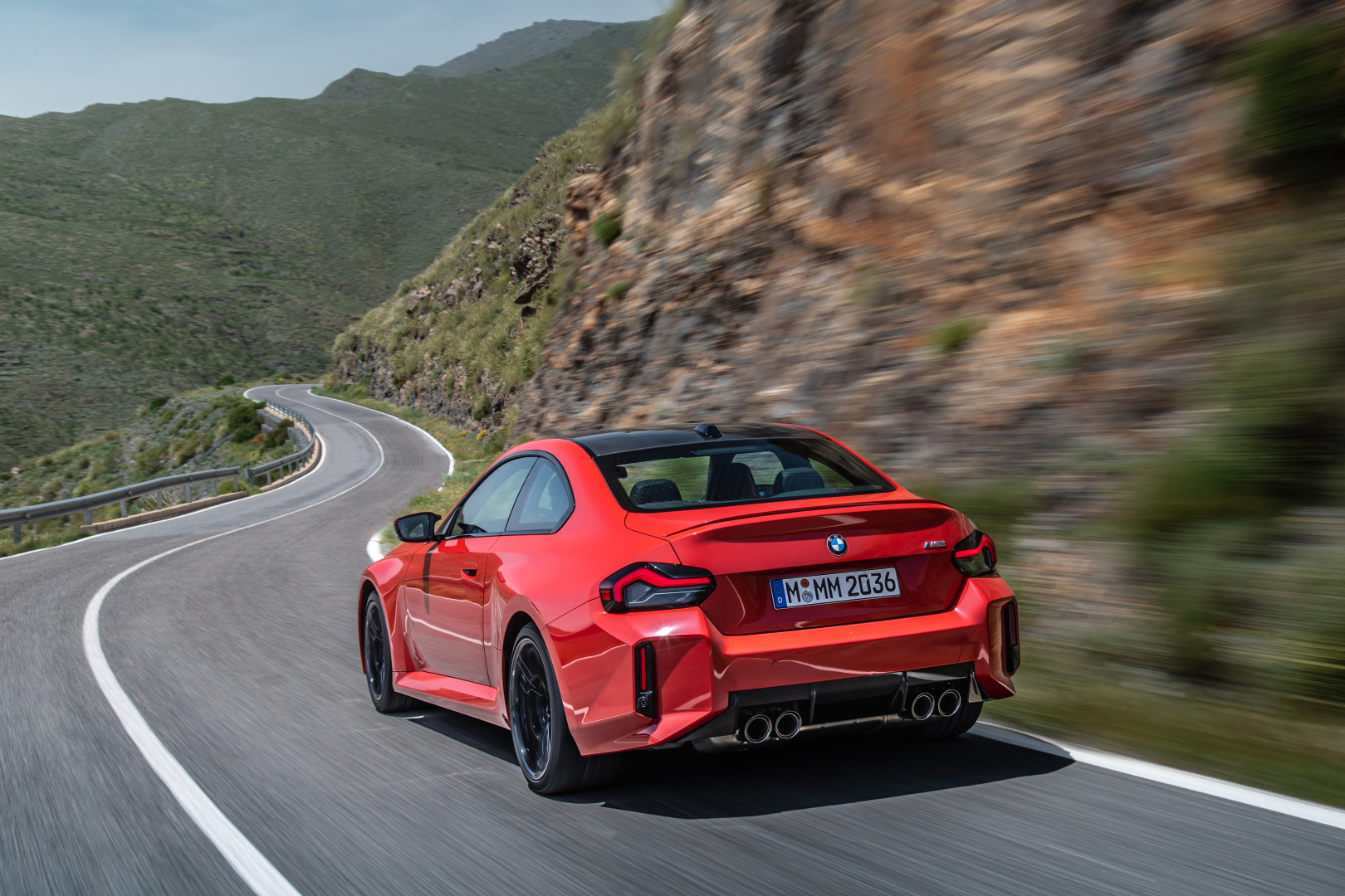 SMALL_P90481907_highRes_the-all-new-bmw-m2-c