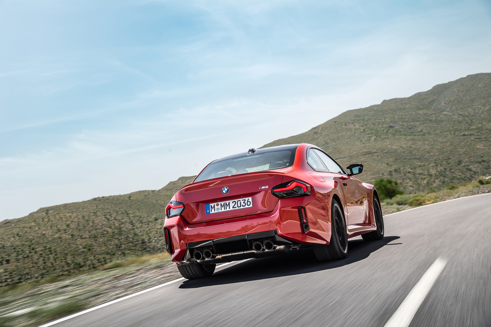 SMALL_P90481912_highRes_the-all-new-bmw-m2-c