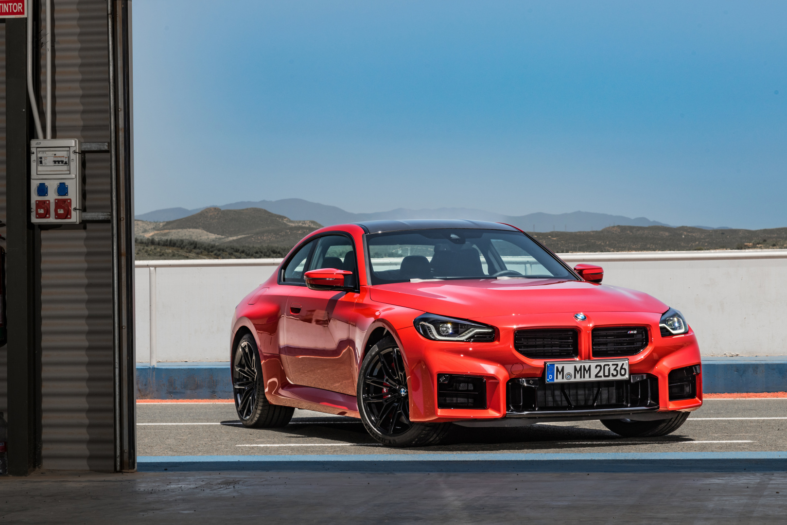 SMALL_P90481921_highRes_the-all-new-bmw-m2-s