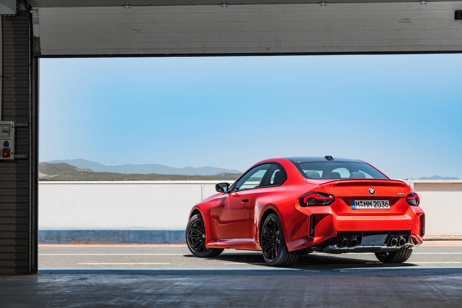 SMALL_P90481924_highRes_the-all-new-bmw-m2-s