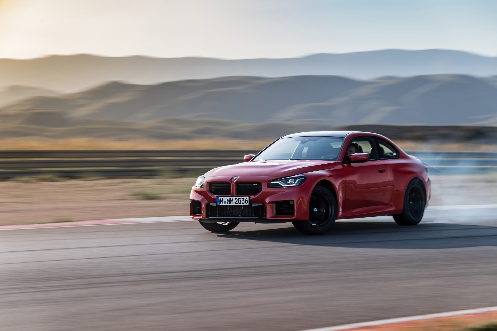 SMALL_P90482699_highRes_the-all-new-bmw-m2-r