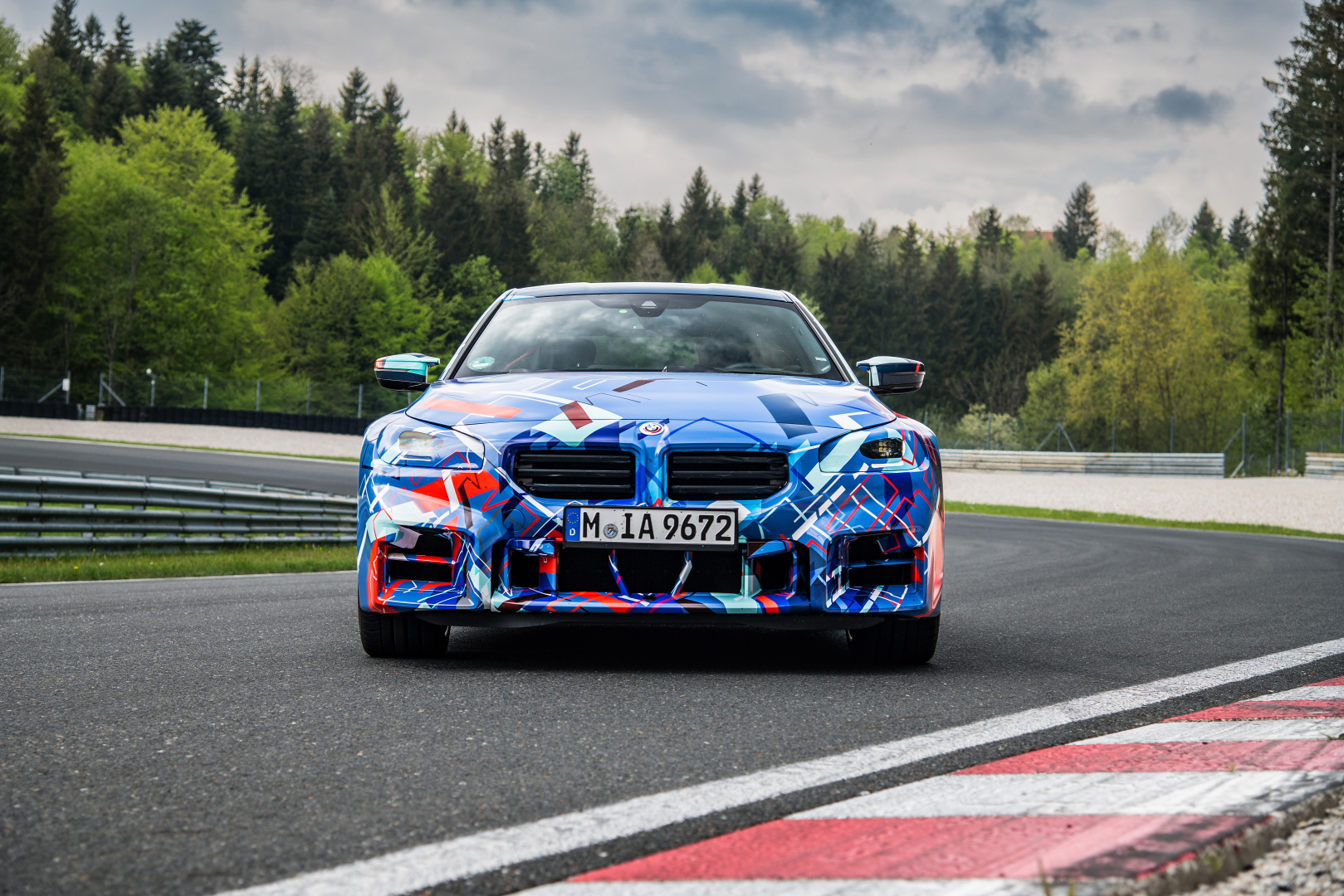 SMALL_P90468038_highRes_the-all-new-bmw-m2-u