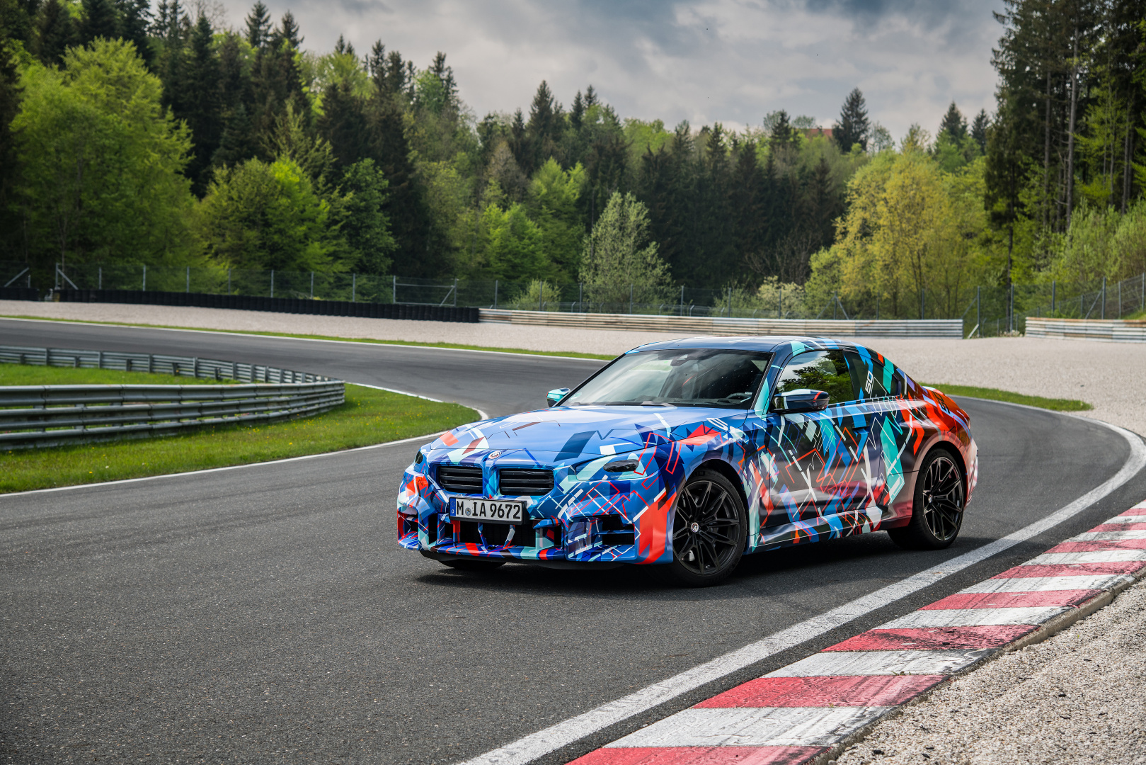 SMALL_P90468054_highRes_the-all-new-bmw-m2-u