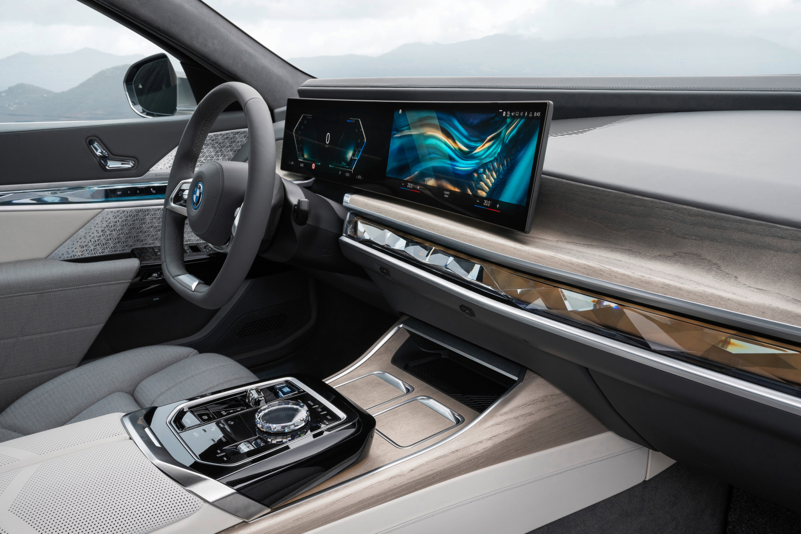 SMALL_P90458234_highRes_the-new-bmw-i7-xdriv