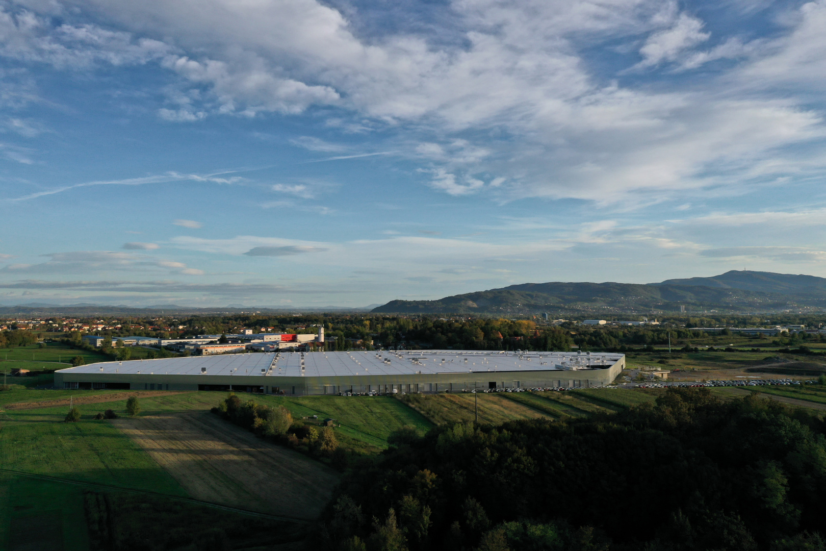 SMALL_P90632750_highRes_bmw-group-and-rimac-