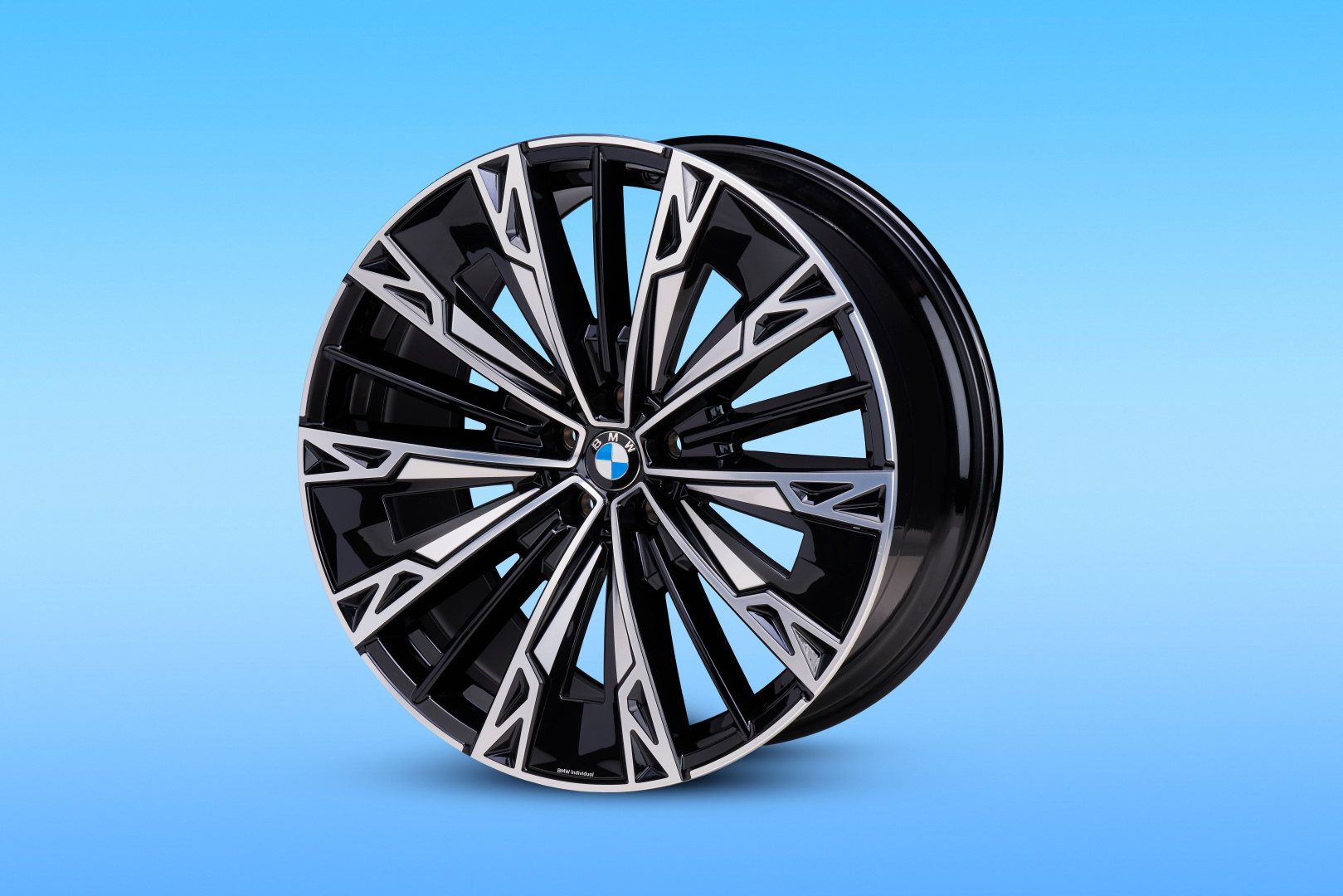 SMALL_P90636185_highRes_wheel-bmw-i7