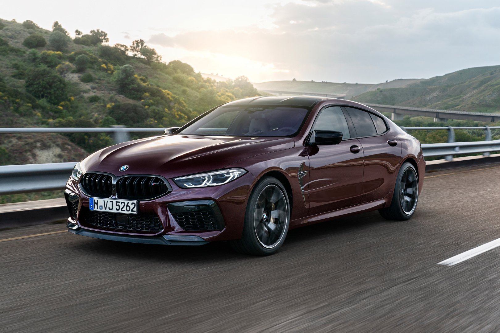 SMALL_P90369597_highRes_the-new-bmw-m8-gran-