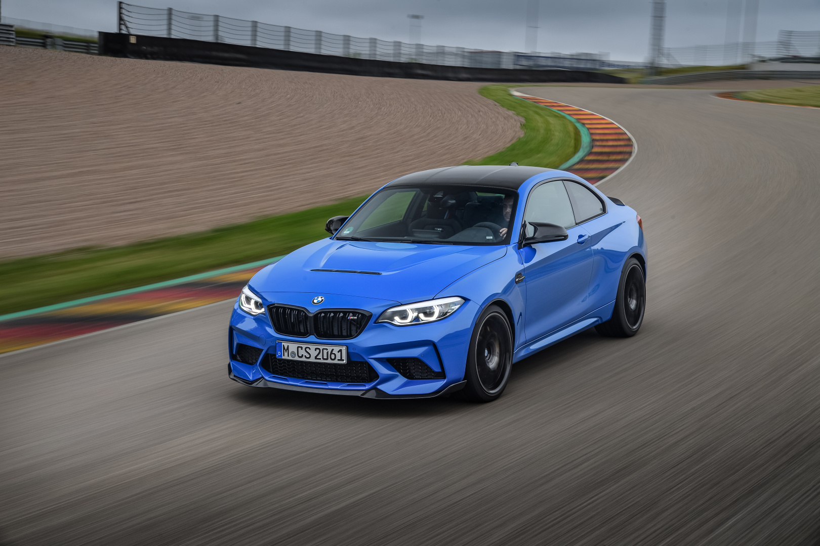 SMALL_P90394690_highRes_the-new-bmw-m2-cs-08