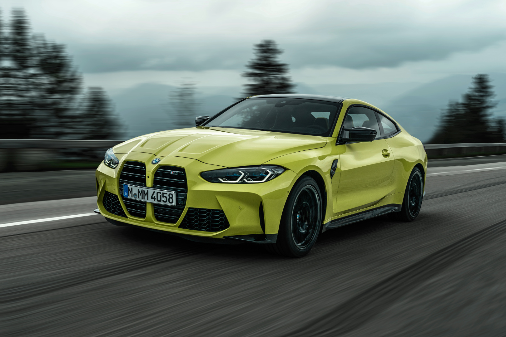 SMALL_P90399203_highRes_the-new-bmw-m4-compe