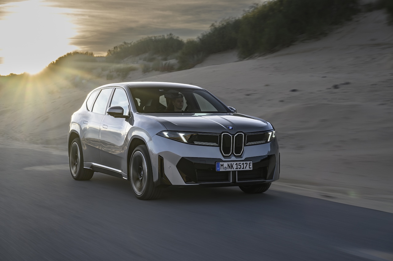P90626591_highRes_the-new-bmw-ix3-50-x