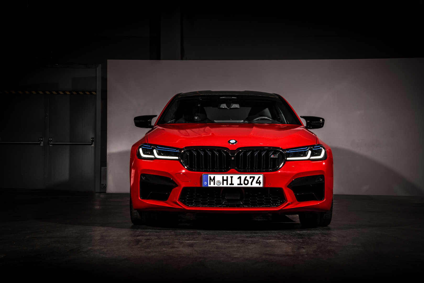 SMALL_P90390714_highRes_the-new-bmw-m5-compe