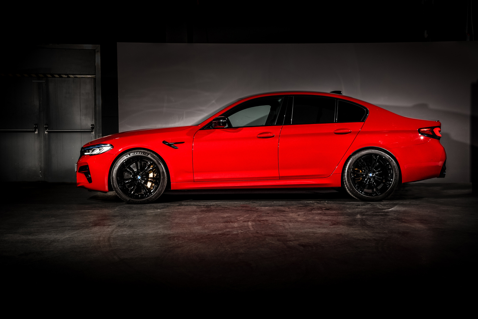 SMALL_P90390724_highRes_the-new-bmw-m5-compe