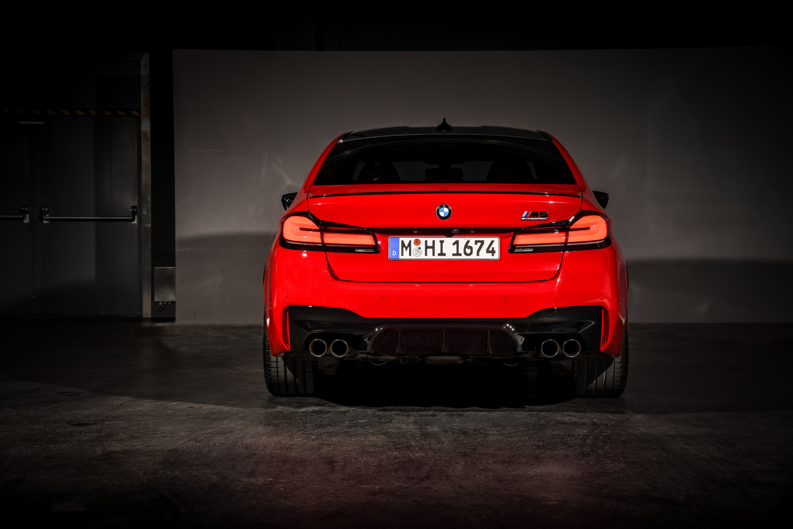 SMALL_P90390728_highRes_the-new-bmw-m5-compe