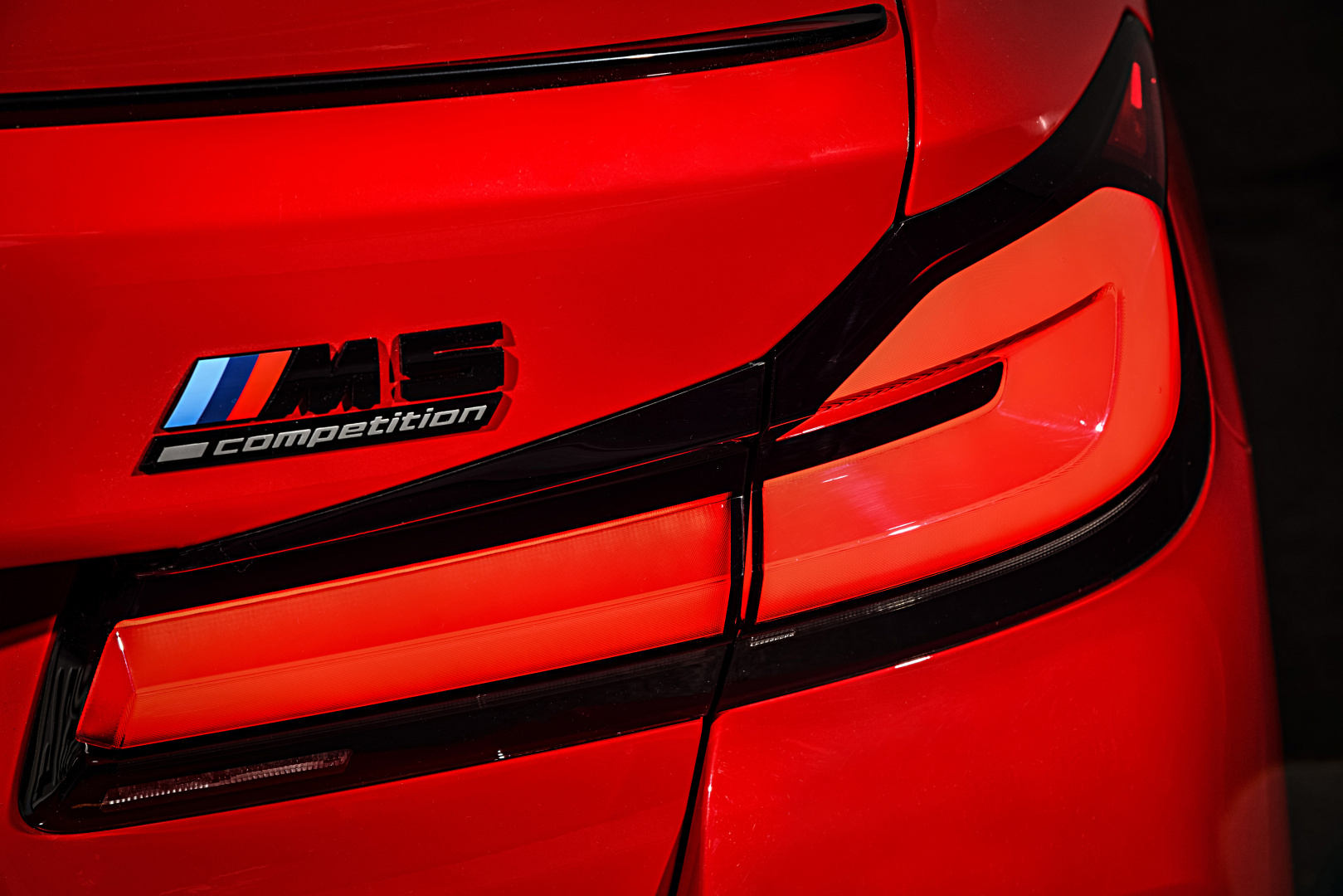 SMALL_P90390734_highRes_the-new-bmw-m5-compe