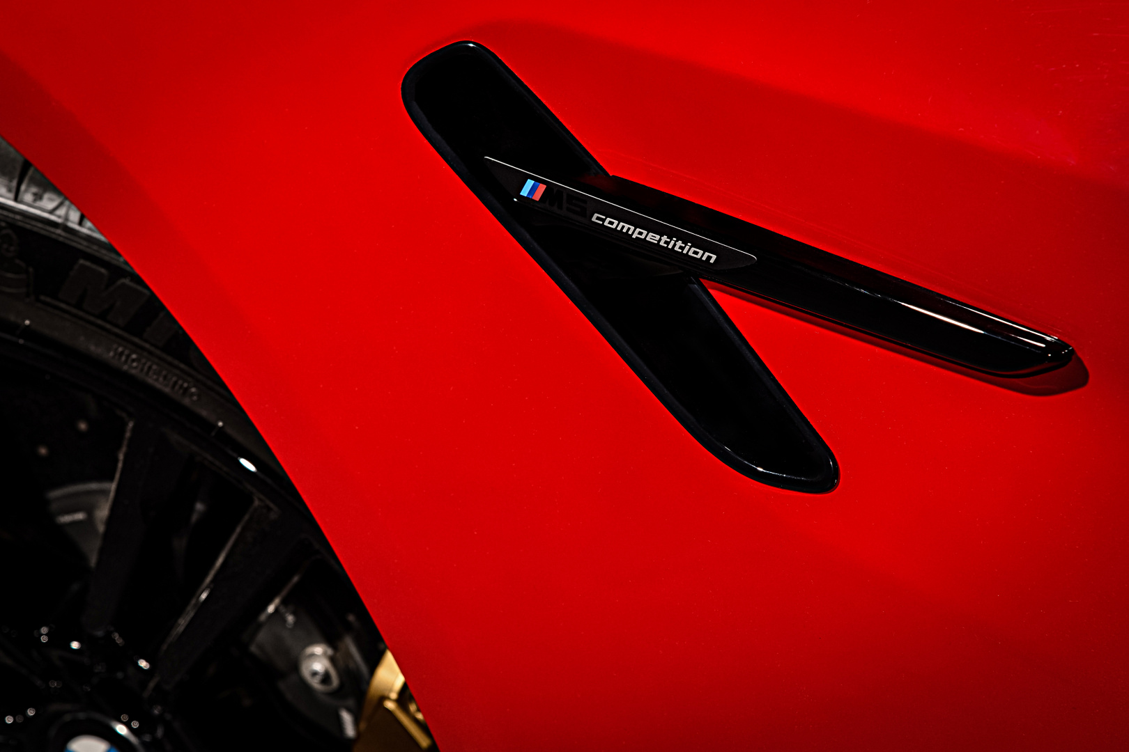 SMALL_P90390737_highRes_the-new-bmw-m5-compe