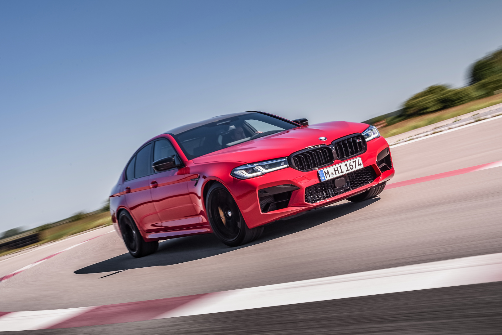 SMALL_P90391311_highRes_the-new-bmw-m5-compe