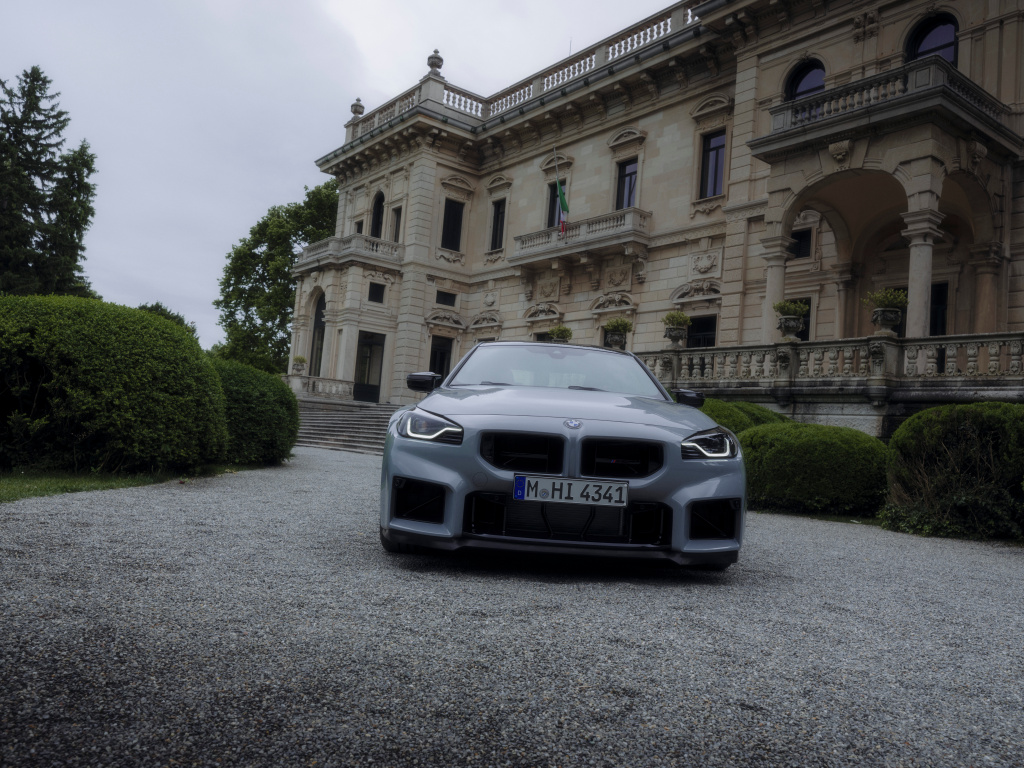 SMALL_P90600960_highRes_the-new-bmw-m2-cs
