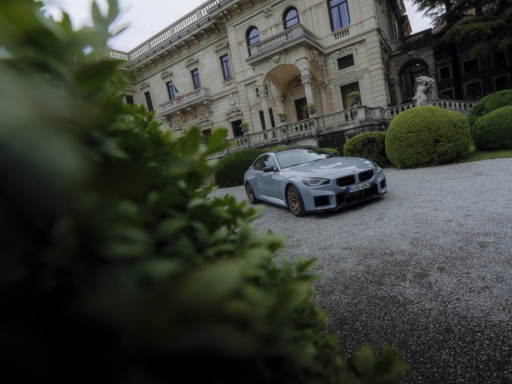 SMALL_P90600962_highRes_the-new-bmw-m2-cs