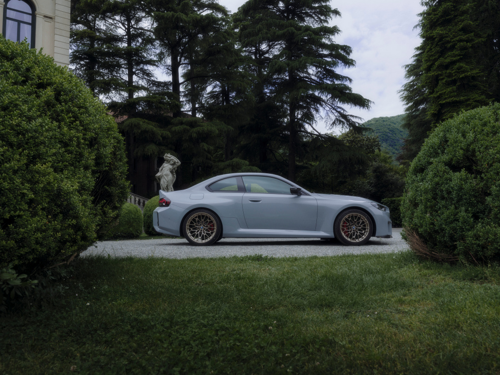SMALL_P90600963_highRes_the-new-bmw-m2-cs