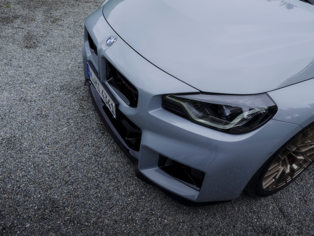 SMALL_P90600966_highRes_the-new-bmw-m2-cs