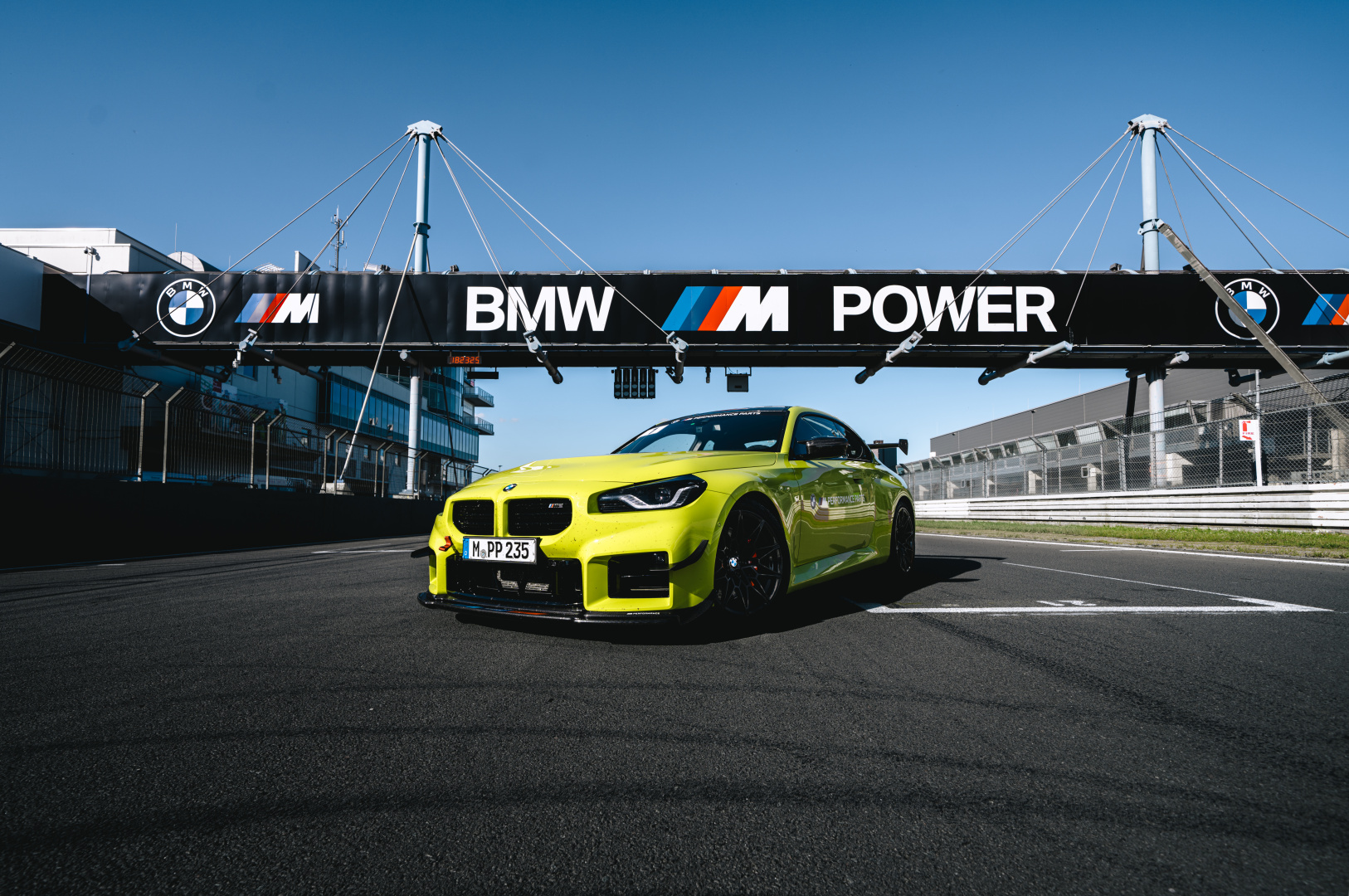 SMALL_P90649371_highRes_bmw-m2-with-m-perfor