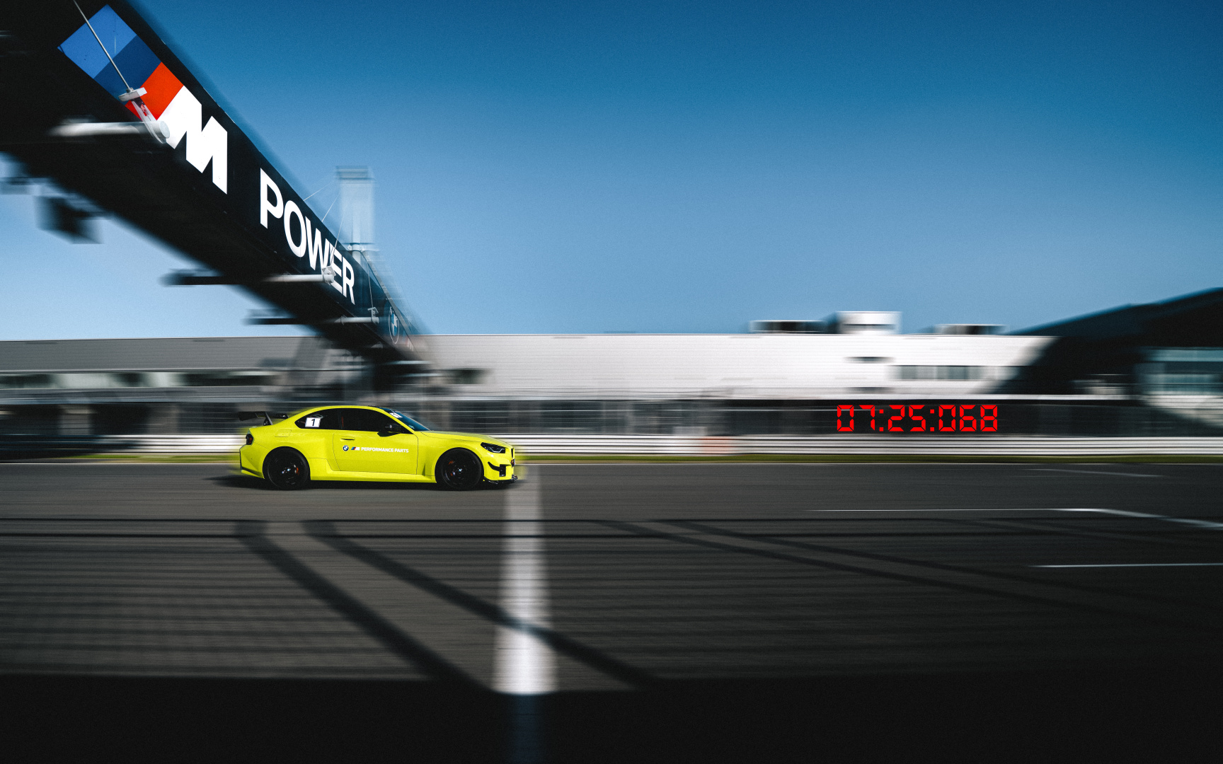 SMALL_P90649373_highRes_bmw-m2-with-m-perfor