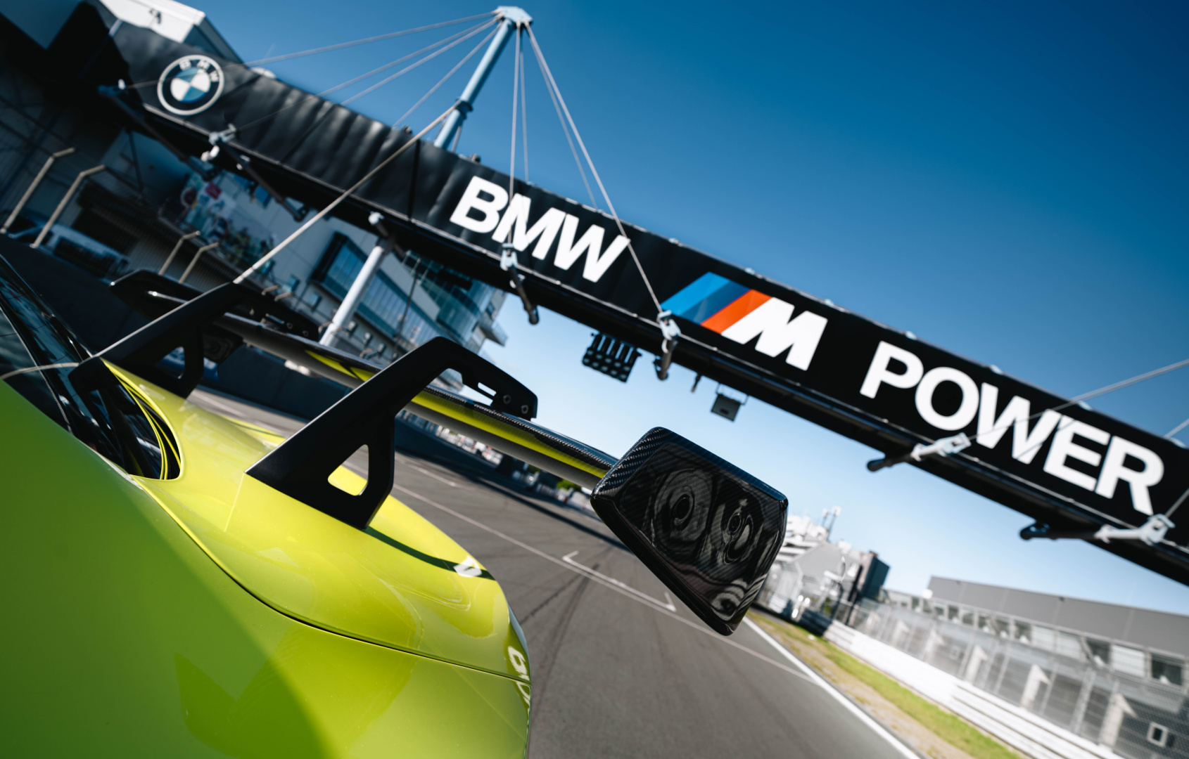 SMALL_P90649375_highRes_bmw-m2-with-m-perfor