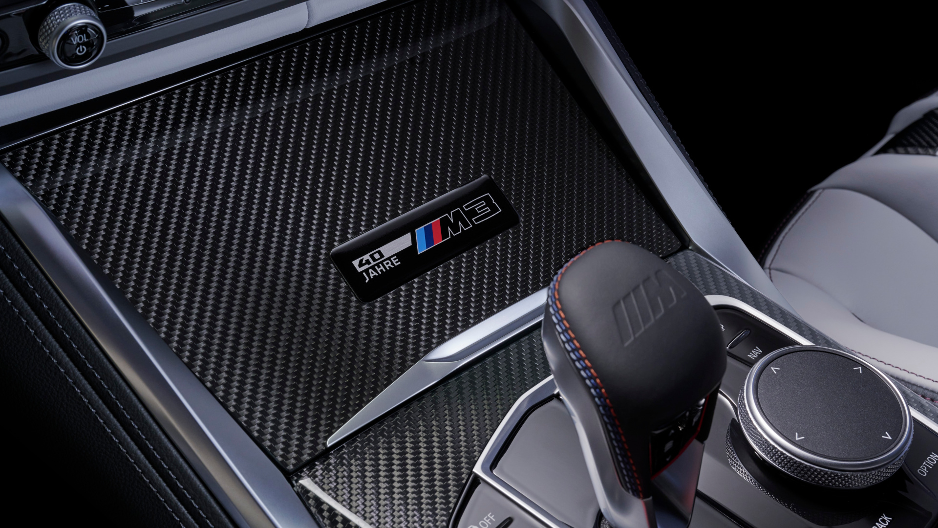 SMALL_P90636812_highRes_bmw-m3-edition-40-ye