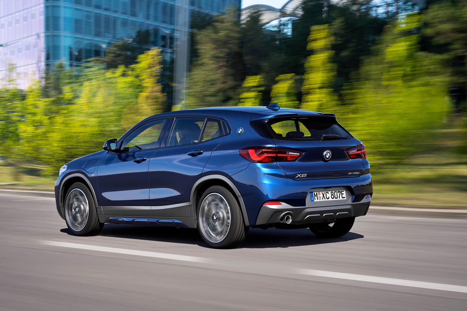 SMALL_P90389808_highRes_the-new-bmw-x2-xdriv