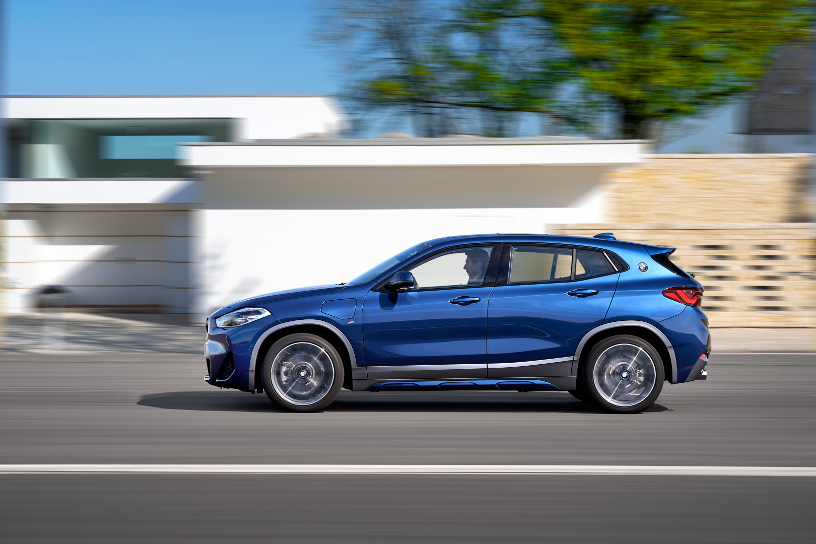 SMALL_P90389809_highRes_the-new-bmw-x2-xdriv