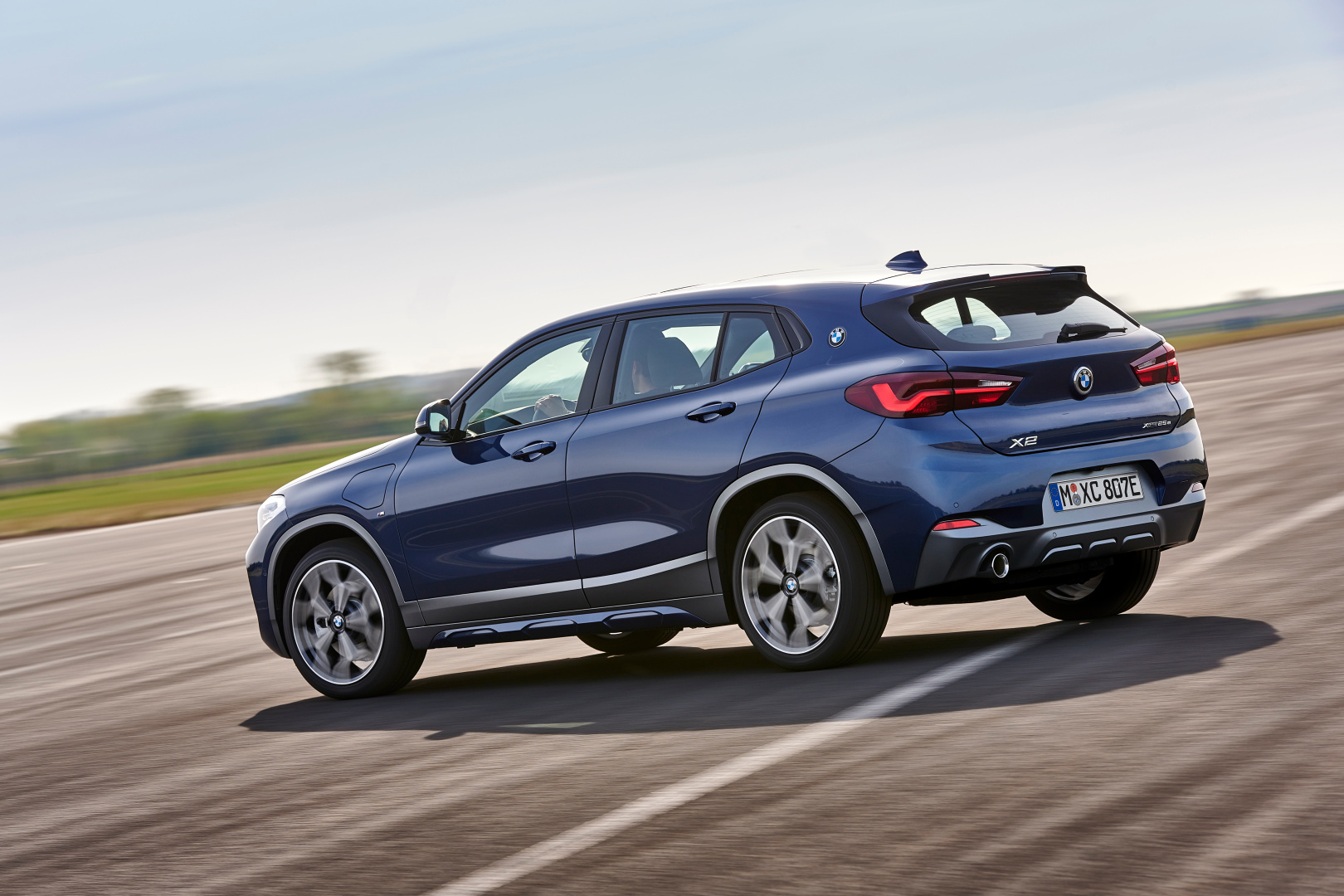 SMALL_P90389814_highRes_the-new-bmw-x2-xdriv
