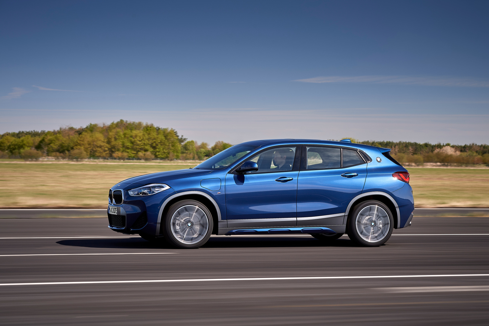 SMALL_P90389823_highRes_the-new-bmw-x2-xdriv