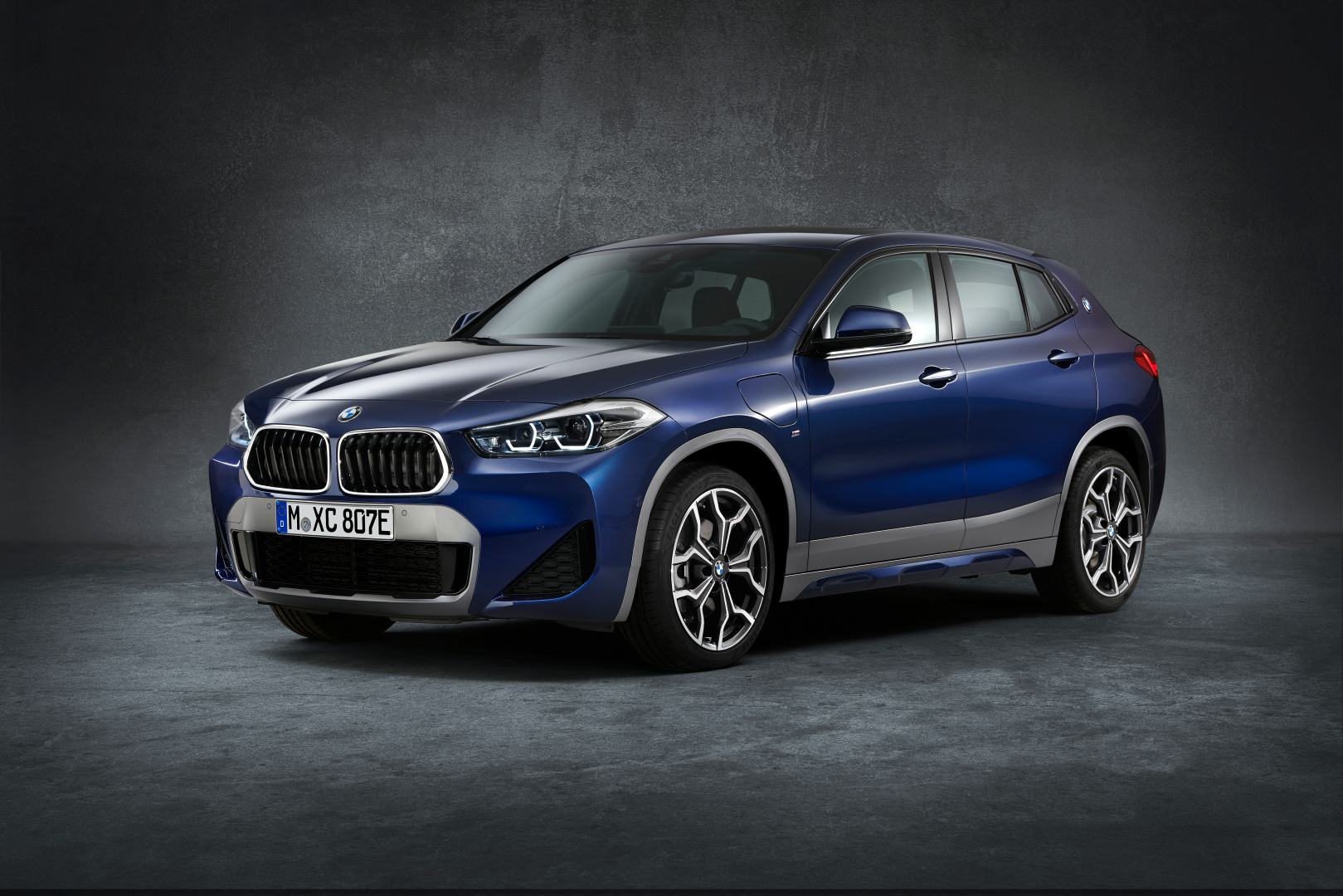 SMALL_P90389842_highRes_the-new-bmw-x2-xdriv