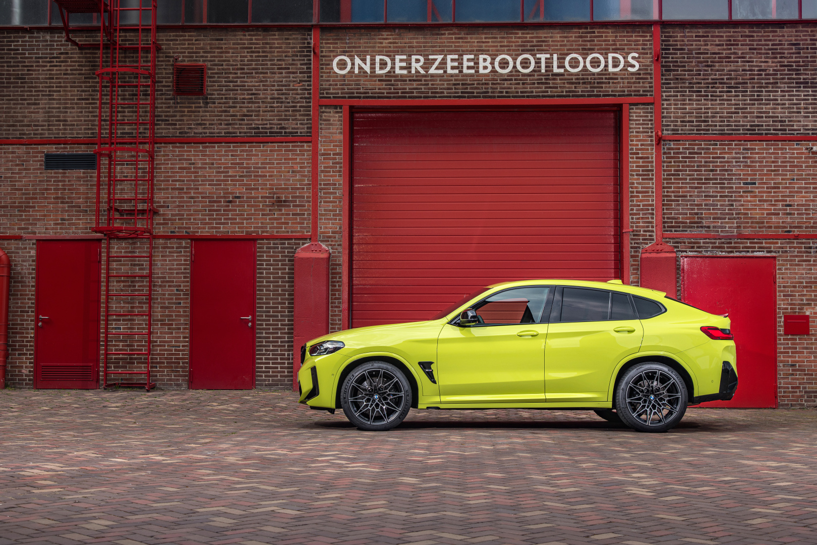 SMALL_P90423938_highRes_the-new-bmw-x4-m-com