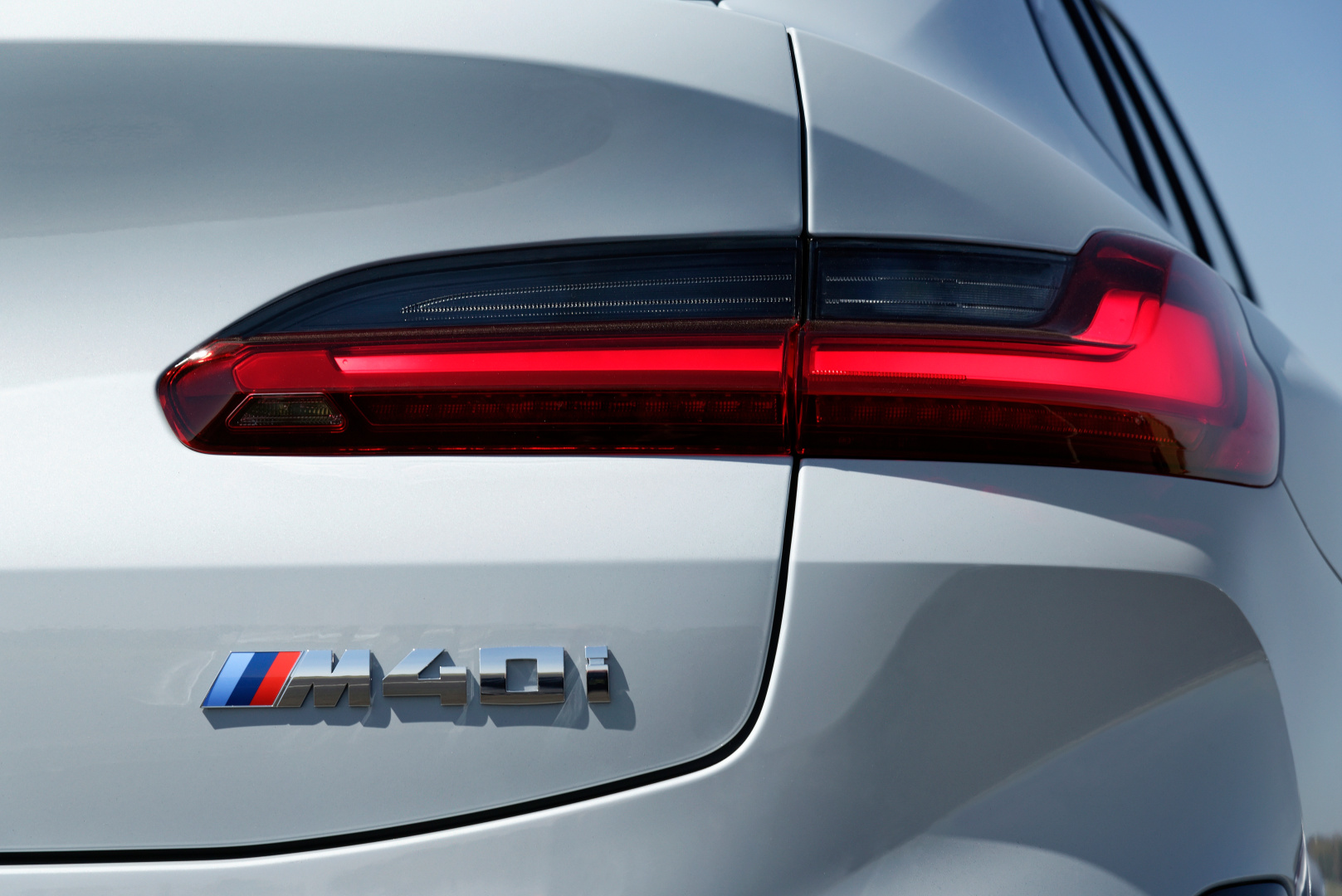 SMALL_P90424741_highRes_the-new-bmw-x4-m40i-