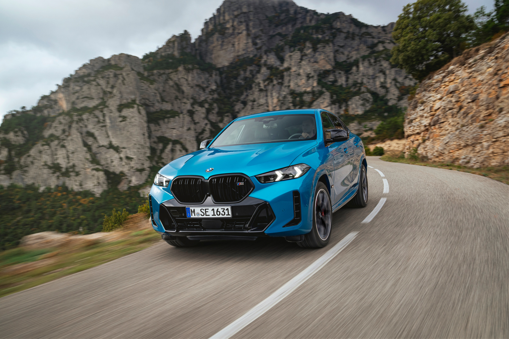 SMALL_P90492386_highRes_the-new-bmw-x6-m60i-