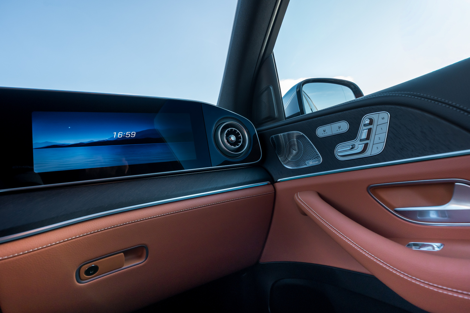 SMALL_50393-pre-media-26c0072-017