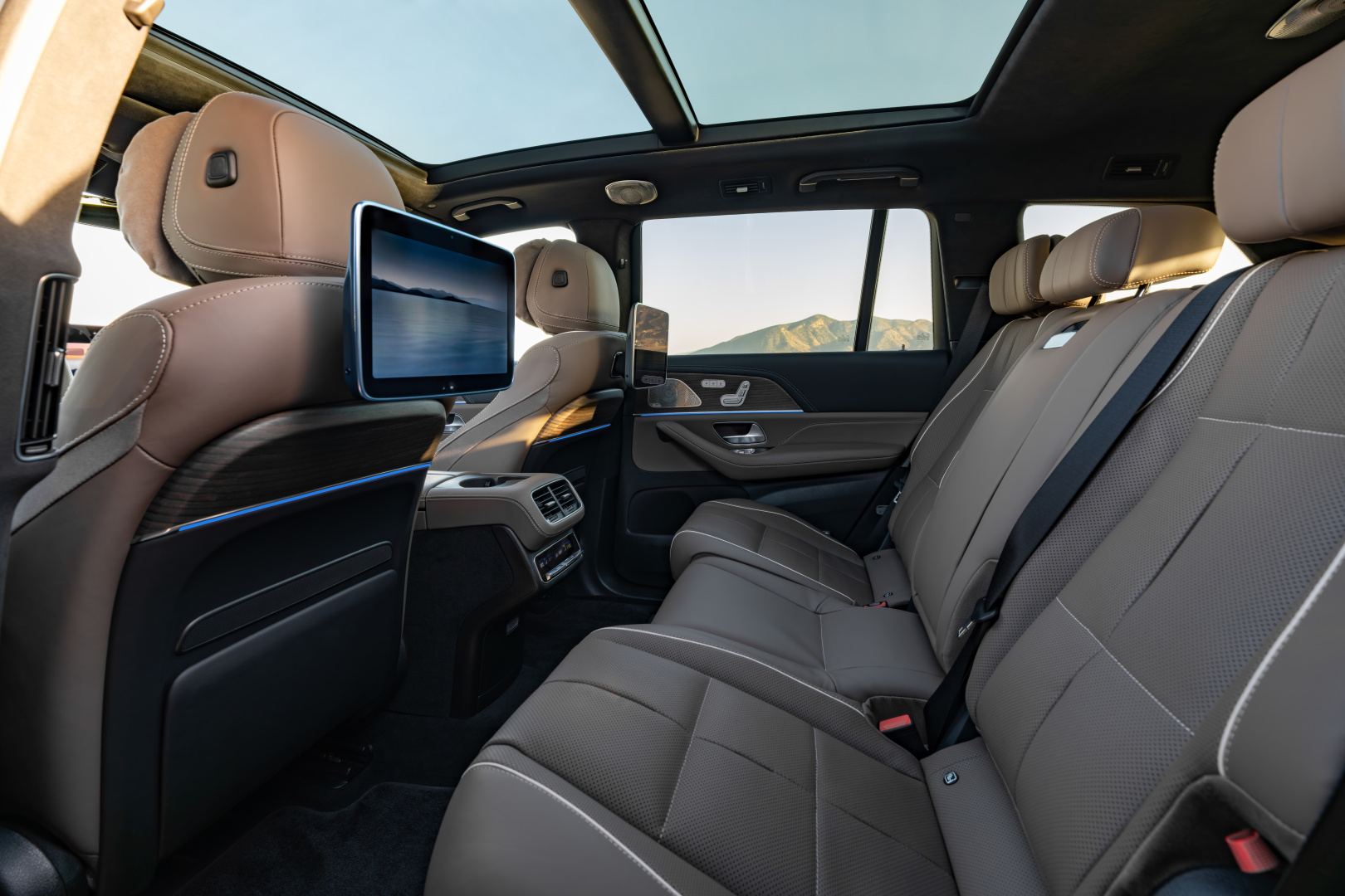 SMALL_50445-pre-media-26c0028-023