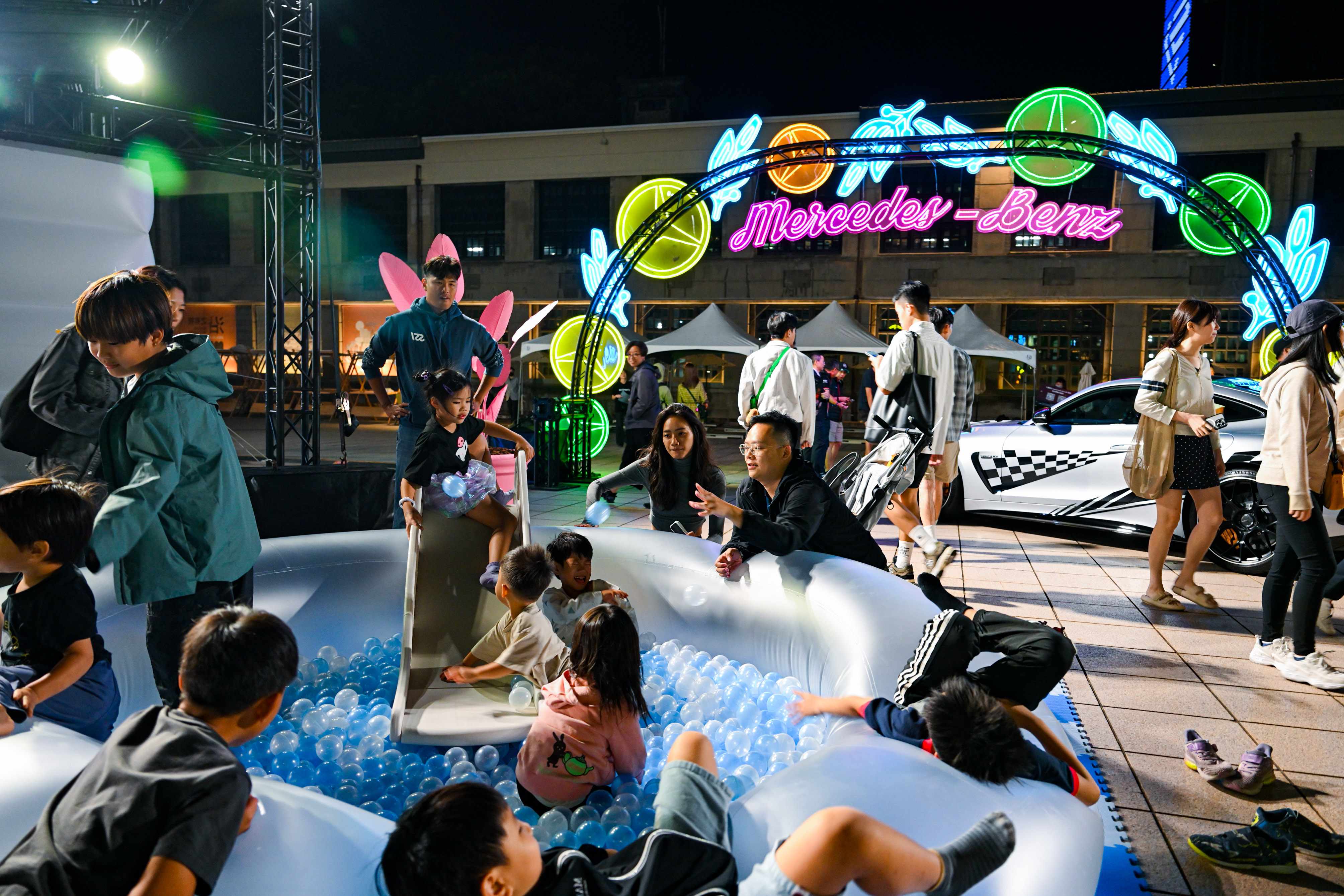 圖4、現場集結多款話題車型，更少不了好吃好玩的美食攤位與親子遊樂區