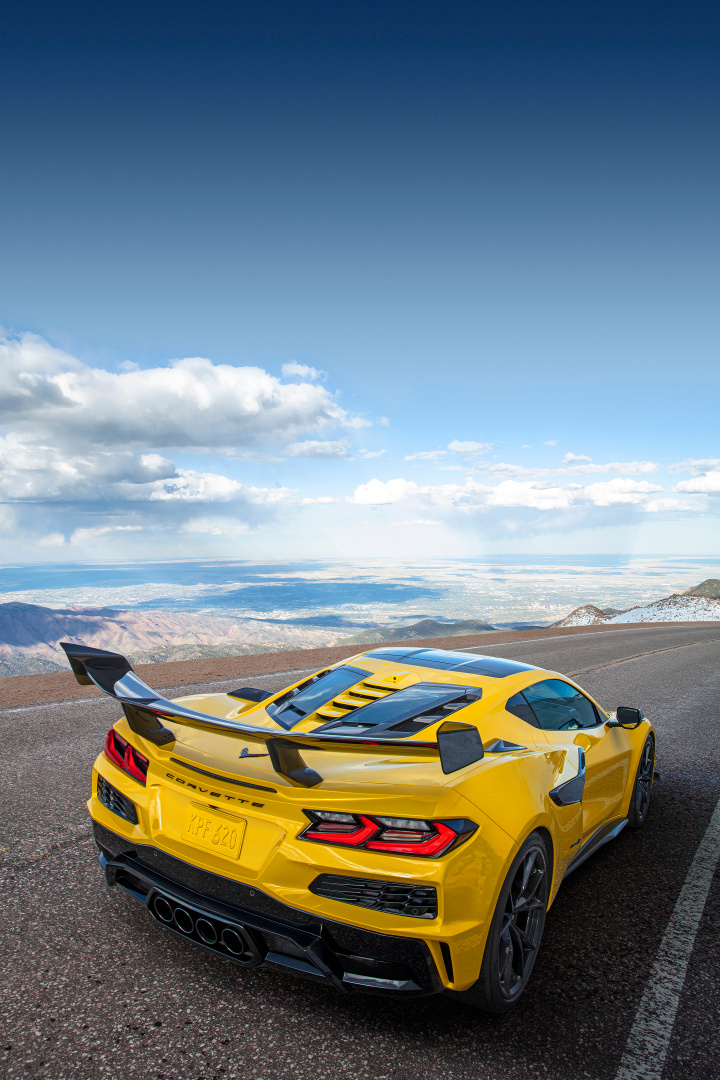 SMALL_chevrolet-corvette-zr1-coupe-002