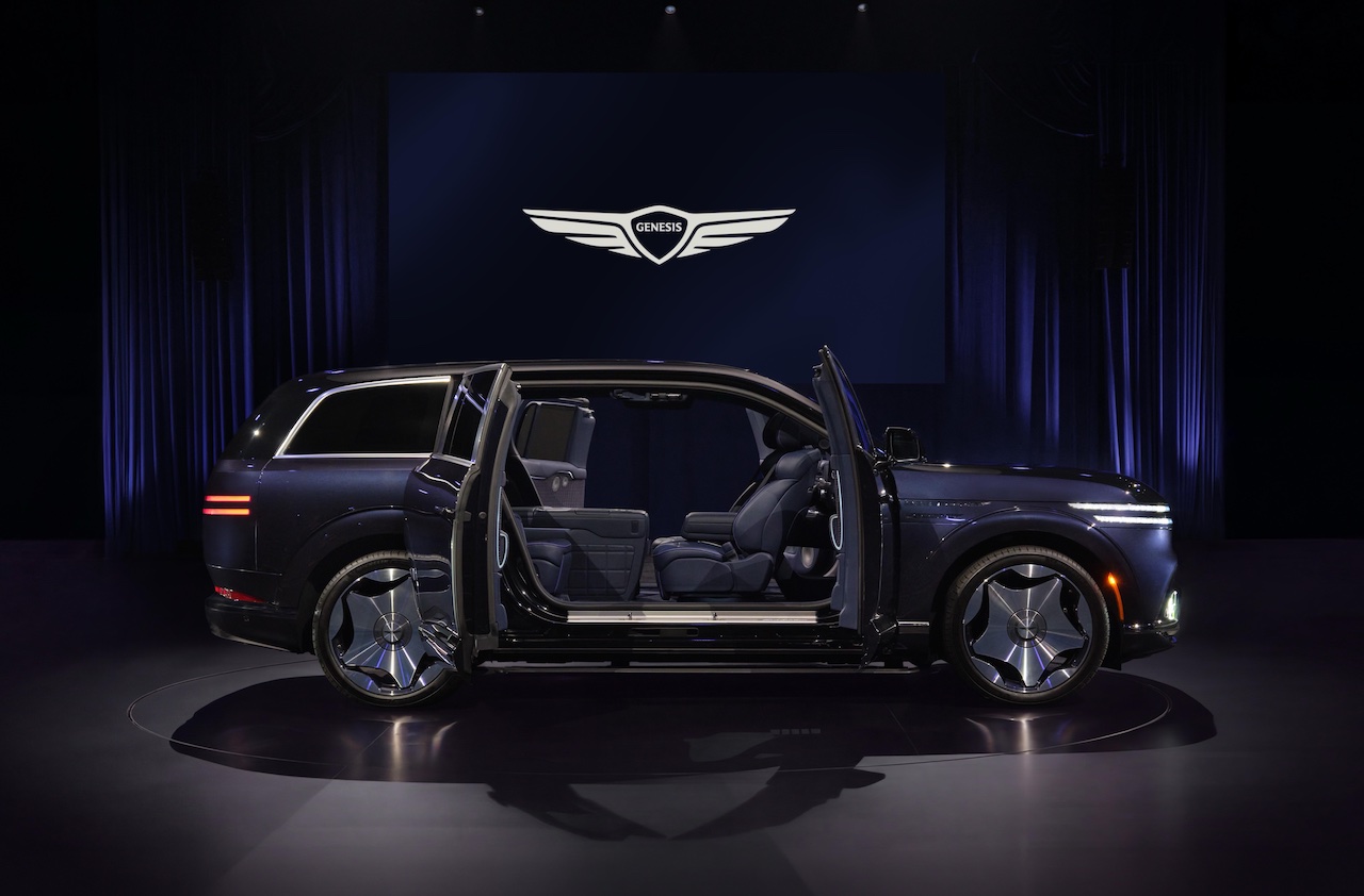 260820_anewiconrsquosarrivalgenesisunveilsgv90flagshipsuv_15