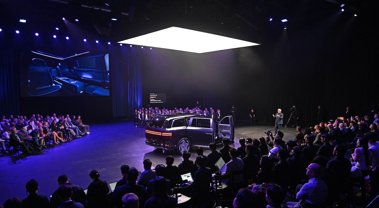 260820_anewiconrsquosarrivalgenesisunveilsgv90flagshipsuv_24