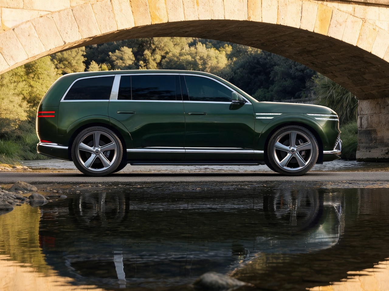 260820_anewiconrsquosarrivalgenesisunveilsgv90flagshipsuv_8