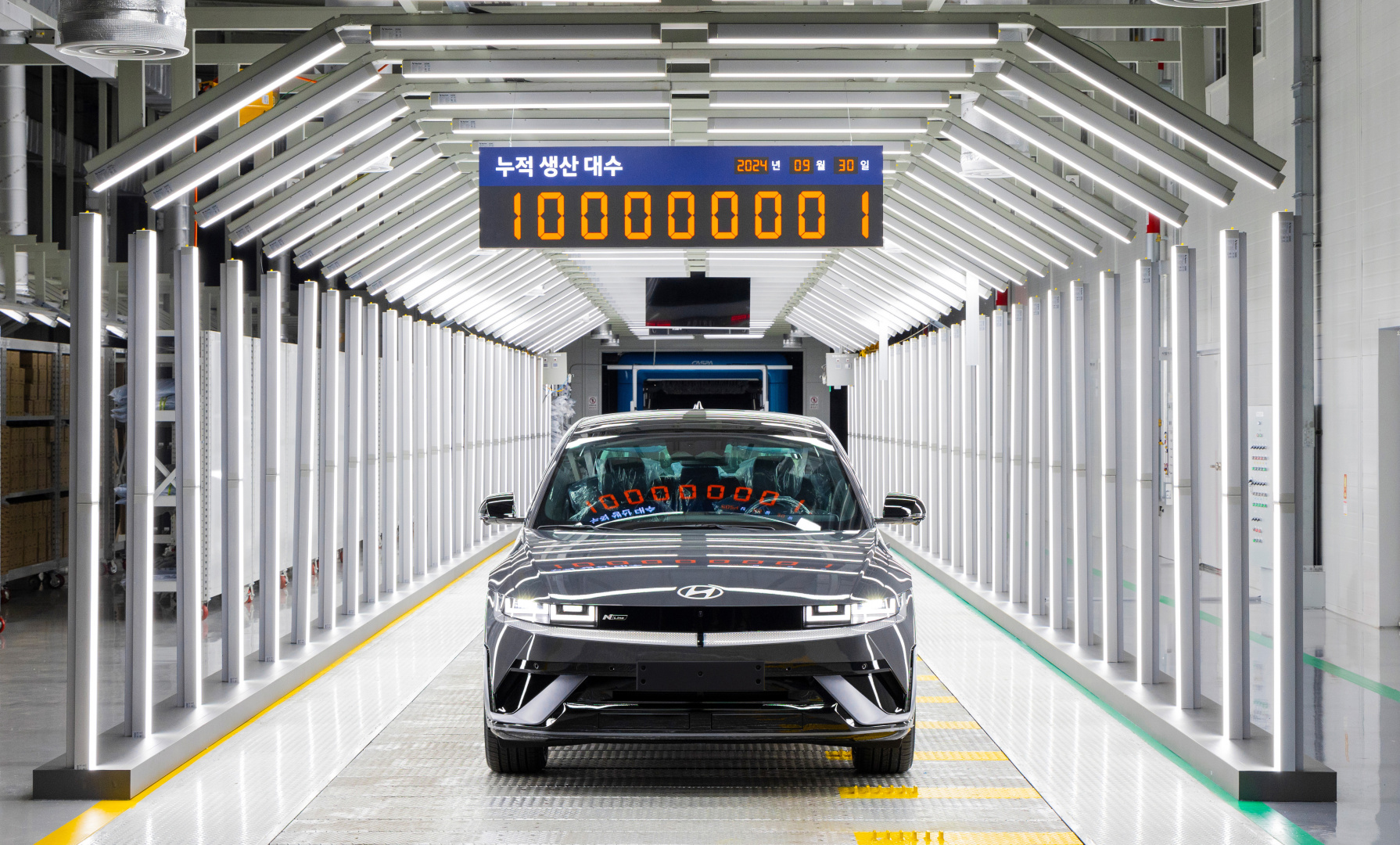 SMALL_The_100_millionth_and_first_Hyundai_Motor_vehicle_-_IONIQ_5