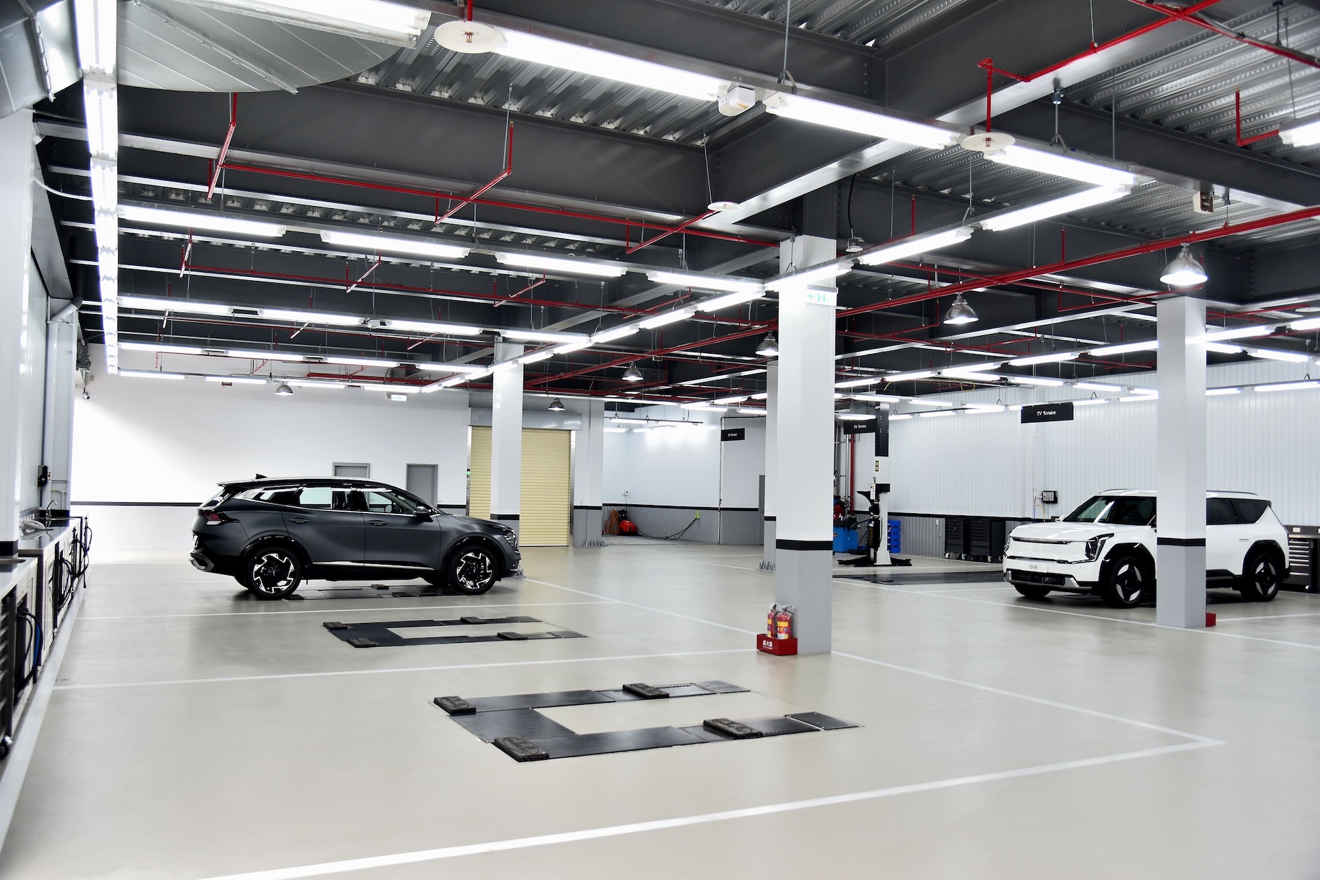 7.Kia南台中3S展示中心設置7座維修工位的服務廠區，提供車主更全面及貼心的維修保養服務。